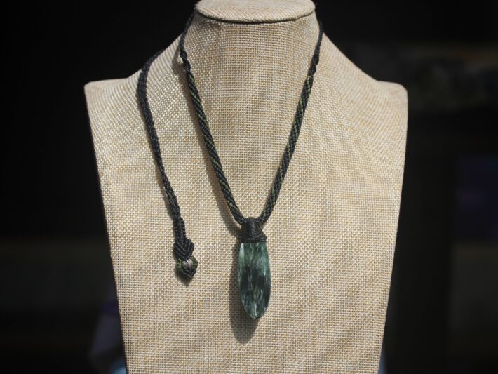 Siberian Seraphinite Pendant Doublesided,Genuine Seraphim Angel Jewelry ,Green Crystal,Macrame Necklace,silver