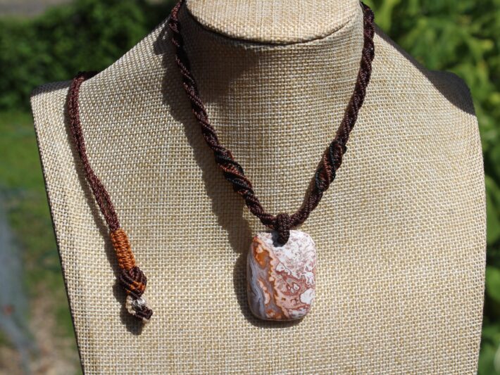 Australian Crazy Lace Agate Necklace, crystal Pendant,Elven Macrame Necklace, beachy beach jewelry, summer jewelry, surfer necklace